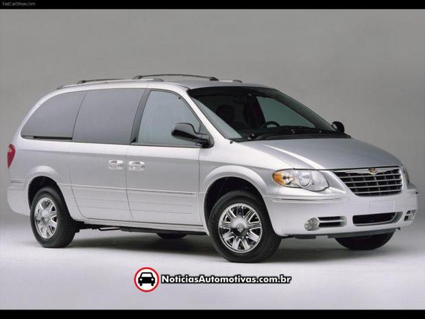 Chrysler Town and Country 2005 Chrysler faz recall de 312.000 minivans ano 2005 e 2006, por problema em airbag