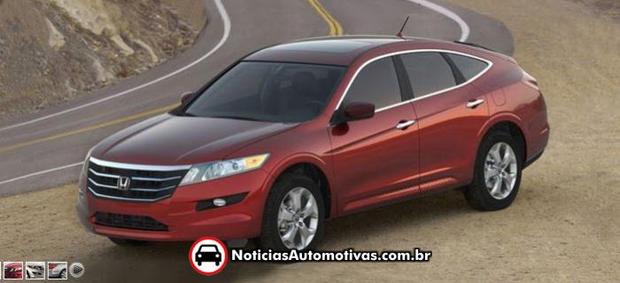 Diante de reação negativa em massa, Honda apresenta novas fotos do Accord Crosstour Honda Accord Crosstour vermelho 1 Diante de reação negativa em massa, Honda apresenta novas fotos do Accord Crosstour