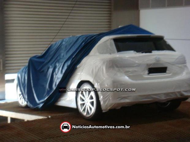 Lexus LF Ch é flagrado em sua versão de produção, modelo vai competir com BMW Série 1 e Audi A3 Lexus LF CH flagra Lexus LF Ch é flagrado em sua versão de produção, modelo vai competir com BMW Série 1 e Audi A3