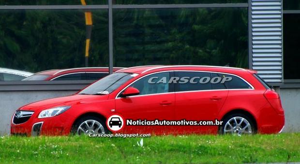 Opel Insignia Sports Tourer OPC flagra vermelha Opel Insignia OPC Sports Tourer é flagrada sem camuflagem