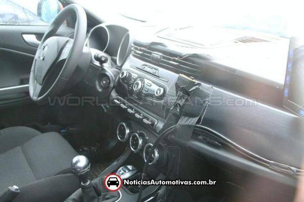 alfa romeo giulietta flagra interior 1 Alfa Romeo Giulietta   flagra e primeiras fotos do interior