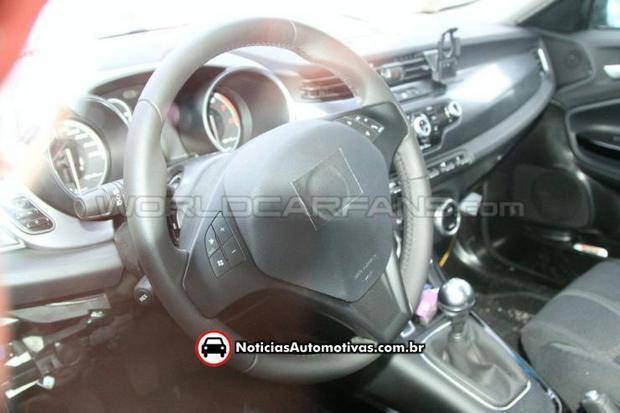 alfa romeo giulietta flagra interior 2 Alfa Romeo Giulietta   flagra e primeiras fotos do interior