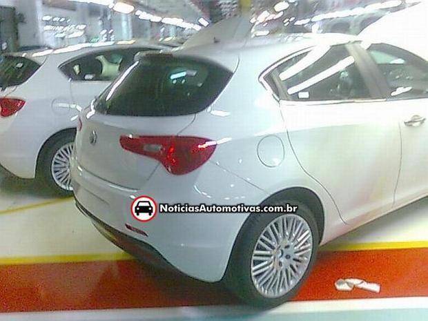 Mais fotos do flagra do Alfa Romeo Milano alfa romeo milano restante fotos flagra 2 Mais fotos do flagra do Alfa Romeo Milano