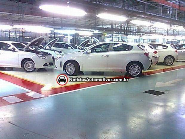 Mais fotos do flagra do Alfa Romeo Milano alfa romeo milano restante fotos flagra 3 Mais fotos do flagra do Alfa Romeo Milano
