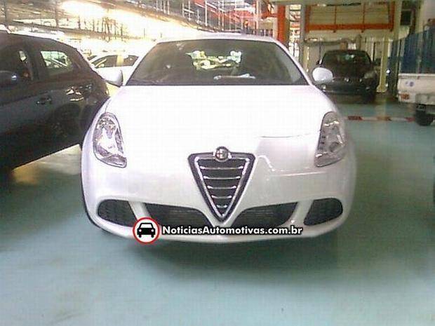 Mais fotos do flagra do Alfa Romeo Milano alfa romeo milano restante fotos flagra 4 Mais fotos do flagra do Alfa Romeo Milano
