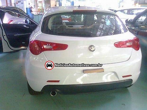 Mais fotos do flagra do Alfa Romeo Milano alfa romeo milano restante fotos flagra 5 Mais fotos do flagra do Alfa Romeo Milano
