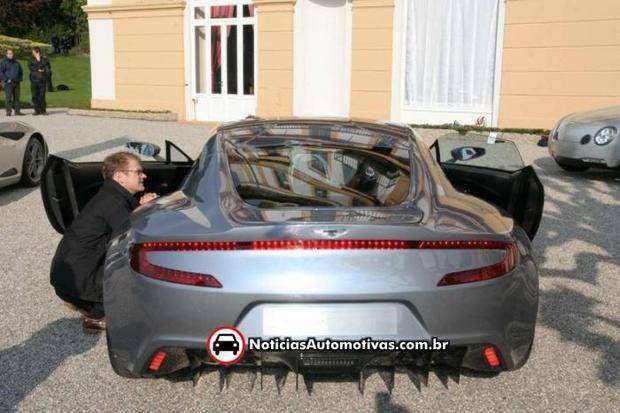 aston martin one 77 italia 4 Primeira unidade fabricada do Aston Martin One 77 é revelada na Itália, veja fotos de detalhes