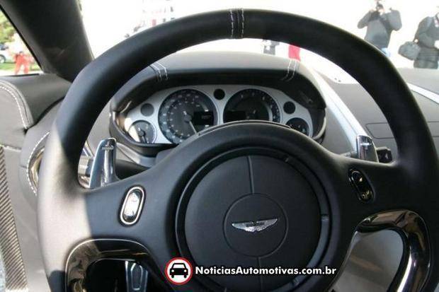 aston martin one 77 italia 7 Primeira unidade fabricada do Aston Martin One 77 é revelada na Itália, veja fotos de detalhes
