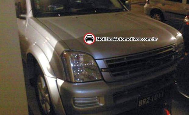chevrolet d max e flagrada em testes no brasil 1 Chevrolet D Max é flagrada em testes no Brasil!