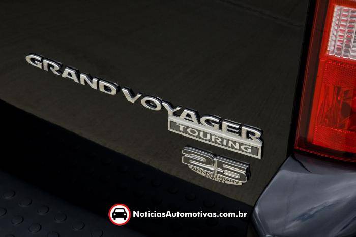chrysler grand voyager 25th anniversary edition 3 Chrysler Grand Voyager 25th Anniversary Edition