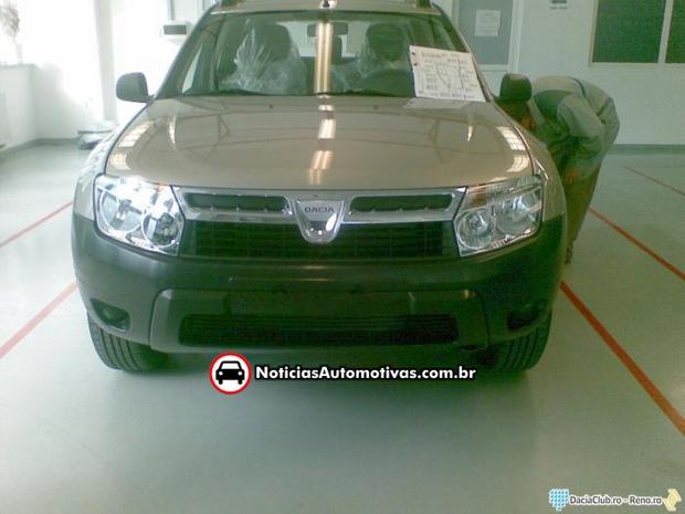 Dacia Duster é flagrada sem nenhuma camuflagem dacia duster suv flagra 2 Dacia Duster é flagrada sem nenhuma camuflagem