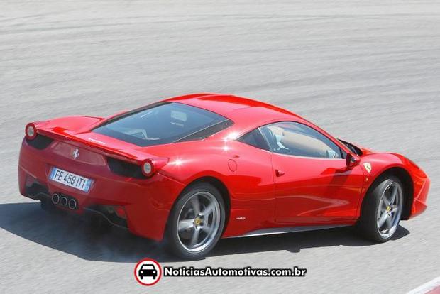 ferrari 458 italia fotos 1 Grupo Volkswagen tem interesse em adquirir parte da Ferrari
