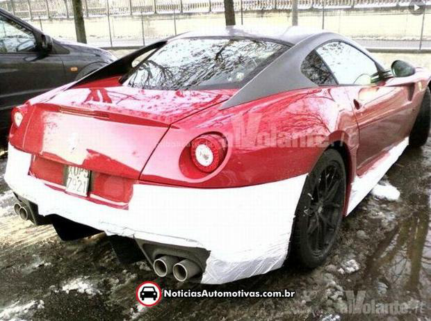 ferrari 599 gto flagra 1 Ferrari 599 GTO é flagrada na Itália   se trata de uma 599XX de rua