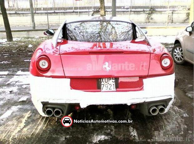 ferrari 599 gto flagra 3 Ferrari 599 GTO é flagrada na Itália   se trata de uma 599XX de rua