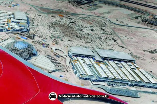 ferrari world theme park abu dhabi 4 Primeiras fotos do Ferrari World Theme Park em Abu Dhabi, depois da estrutura externa completada