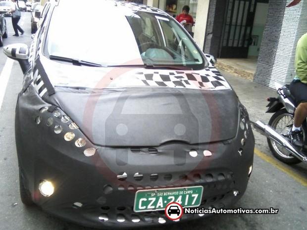 flagramos-o-new-fiesta-hatch-2011-proximo-compacto-da-ford-ja-circula-entre-nos-1.jpg