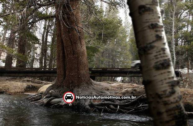 Ford Explorer 2011 aparece (bem pouco) em imagens que a Ford revela no Facebook ford explorer 2011 teaser facebook 3 Ford Explorer 2011 aparece (bem pouco) em imagens que a Ford revela no Facebook