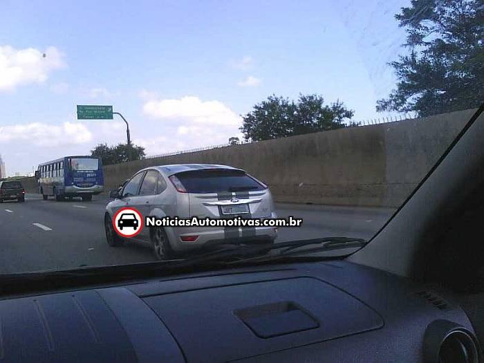 Segredo: nosso leitor flagra novo Focus ST na rodovia Castelo Branco! ford novo focus st flagra danilo aguiar 1 Segredo: nosso leitor flagra novo Focus ST na rodovia Castelo Branco!