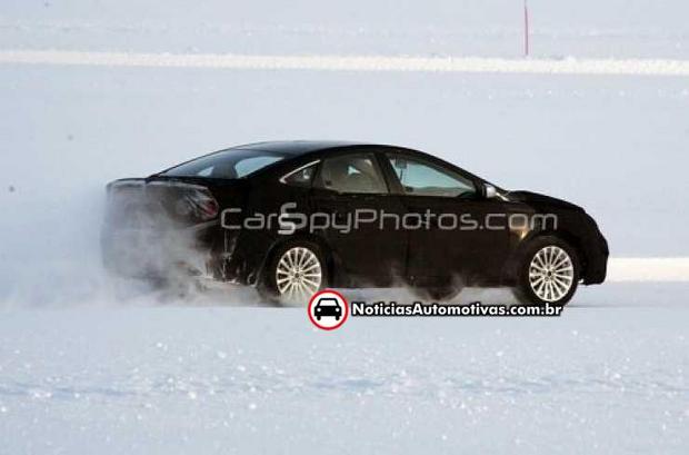 hyundai faz manobras no gelo com o azera 2012 4 Hyundai faz manobras no gelo com o Azera 2012