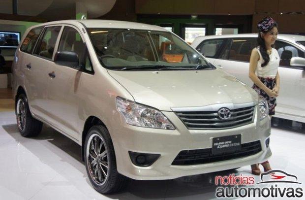 innova 2012 1 Toyota Innova 2012 é apresentado na Índia