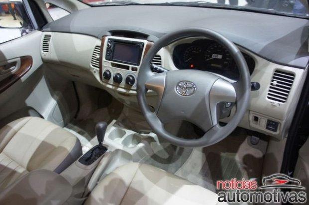 innova 2012 3 Toyota Innova 2012 é apresentado na Índia