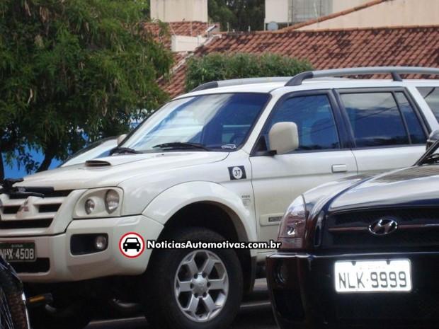 Leitor flagra Pajero Sport experimental. Será uma nova versão a gasolina? leitor flagra pajero sport experimento sera uma nova versao a gasolina 1 Leitor flagra Pajero Sport experimental. Será uma nova versão a gasolina?