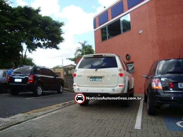 Leitor flagra Pajero Sport experimental. Será uma nova versão a gasolina? leitor flagra pajero sport experimento sera uma nova versao a gasolina 3 Leitor flagra Pajero Sport experimental. Será uma nova versão a gasolina?