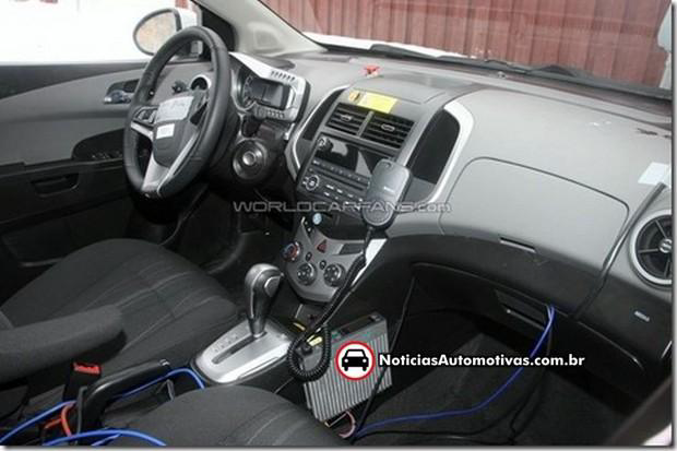 novo aveo painel do proximo lancamento da chevrolet e flagrado na china 4 Novo Aveo: Painel do pr�ximo lan�amento da Chevrolet � flagrado na China