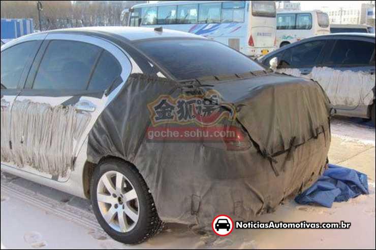 Novo Peugeot 408 ainda anda camuflado na China novo peugeot 408 ainda anda camuflado na china 2 Novo Peugeot 408 ainda anda camuflado na China