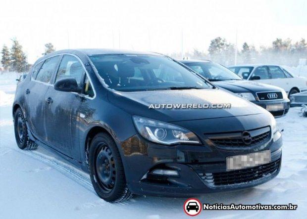 opel astra gsi 1 Opel Astra GSi é flagrado em testes na neve