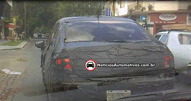 peugeot 308 sedan e flagrado por leitor na argentina 2 Peugeot 308 Sedan é flagrado por leitor na Argentina