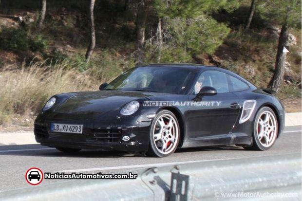 Porsche 911 2012 é flagrado novamente, mas agora sem muita camuflagem porsche 911 2012 menos camuflagem 2 Porsche 911 2012 é flagrado novamente, mas agora sem muita camuflagem
