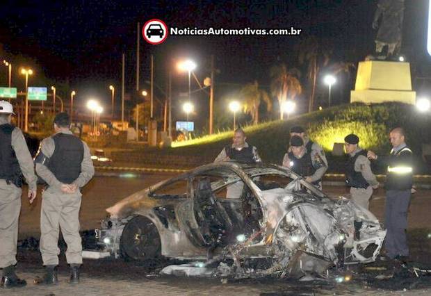 Porto Alegre: Diretor de concessionária Toyota morre em acidente com um Porsche 911 porsche 911 acidente paulo tarso teixeira Porto Alegre: Diretor de concessionária Toyota morre em acidente com um Porsche 911
