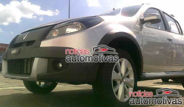renault sandero 2012 exclusivo noticias automotivas de novo 2 Exclusivo: outras imagens inéditas do Sandero 2012 em versão StepWay e normal