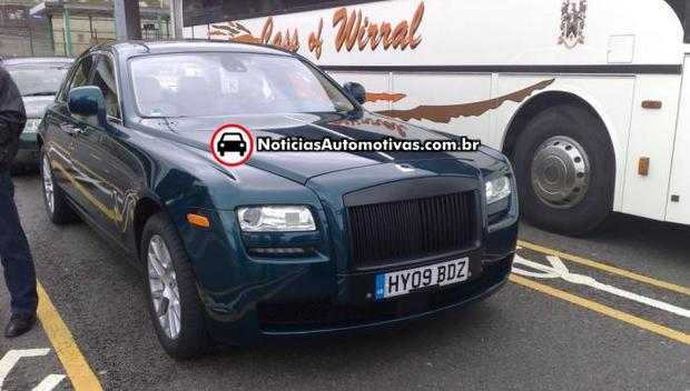Rolls Royce vai dobrar sua força de trabalho, para produzir o Ghost rolls royce ghost 2010 flagra autojunk 1 Rolls Royce vai dobrar sua força de trabalho, para produzir o Ghost