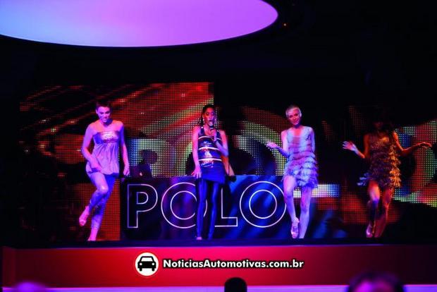 volkswagen polo evento fabrica 260 14 Volkswagen usa 260 Polos para formar o nome do modelo, em evento para concessionárias