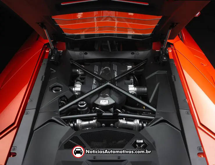 lamborghini aventador novas fotos 4 Lamborghini Aventador: Novas fotos são reveladas – veja também o interior e motor