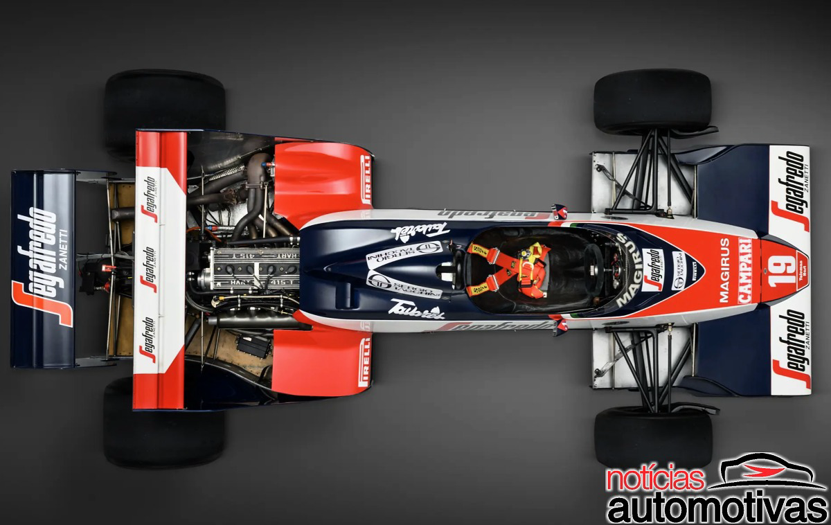 O primeiro carro de F1 do Senna vai a leilão em Mônaco e pode bater R$ 22,5 milhões — mas o detalhe mais incrível está escrito errado no cockpit