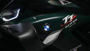 bmw m 1000 rr isle of man tt (1)