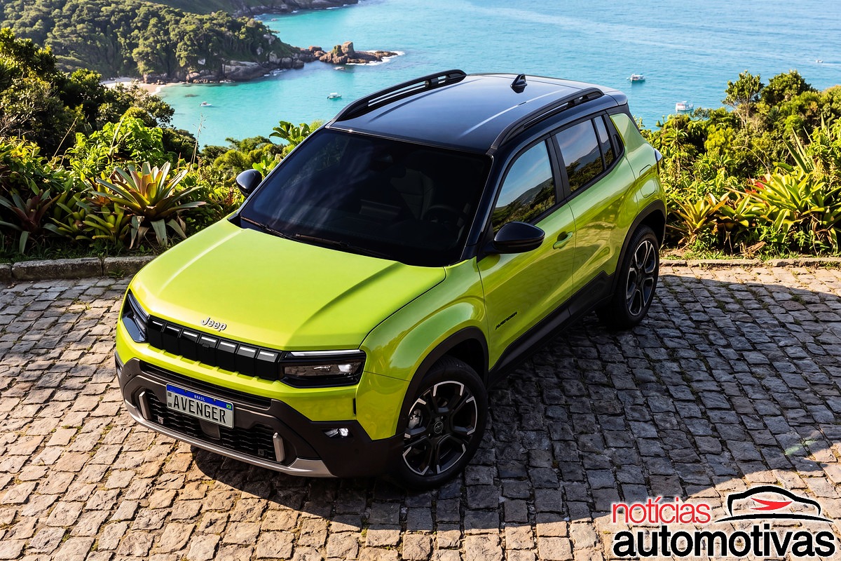 Novo Jeep Avenger tem primeiras imagens oficiais com exterior renovado e alguns detalhes revelados; SUV compacto chega em maio