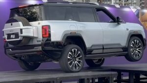 suvs chineses andando em 3 rodas (1)
