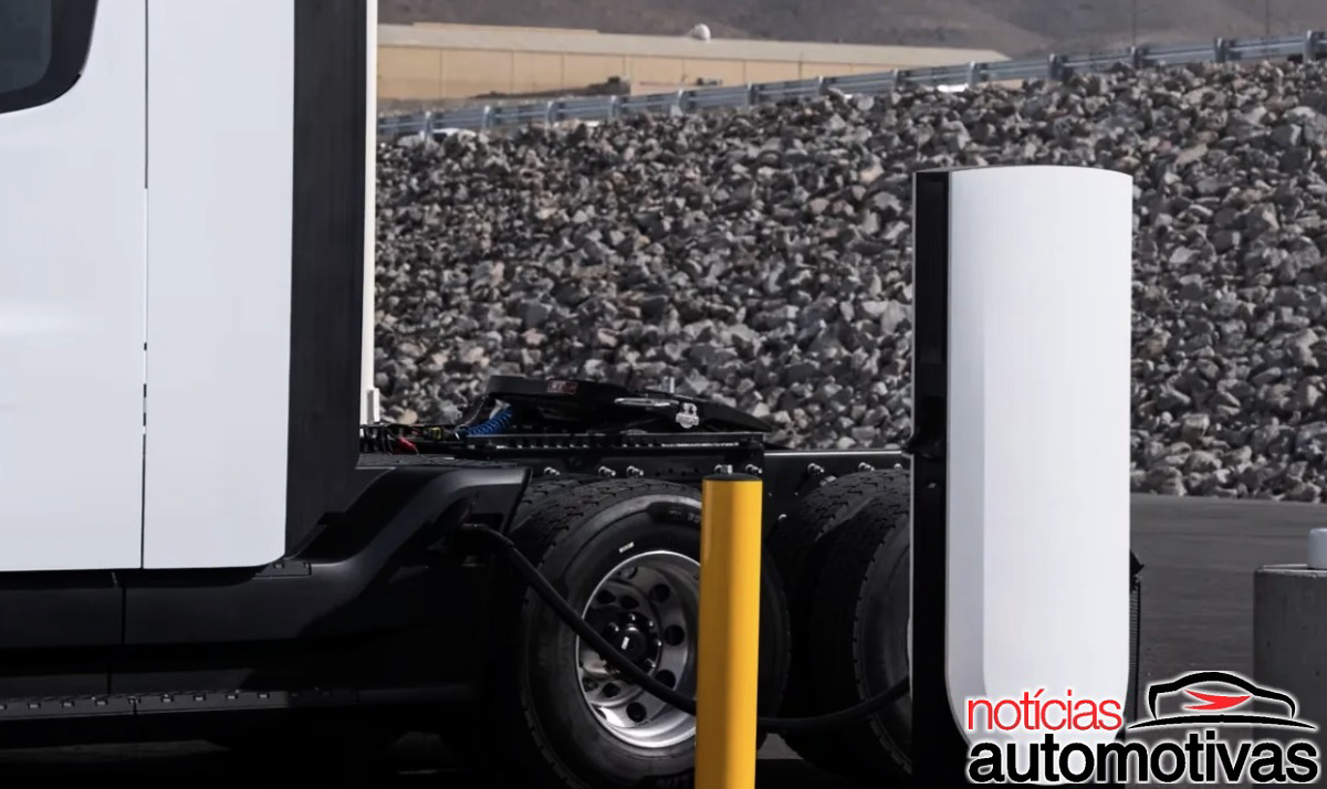 Megacharger de R$ 936 mil entra no cardápio da Tesla para empresas que querem carregar caminhões Semi