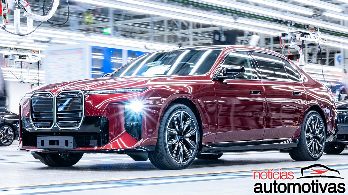 BMW leva a Neue Klasse para um sedã já consagrado e inicia a produção do novo Série 7 em Dingolfing com Panoramic iDrive e telas no banco traseiro