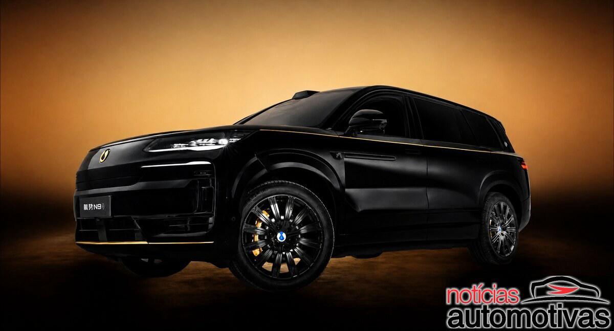 BYD revela SUV com emblema frontal de ouro de 24 quilates, pintura Dark Gold, 925 cavalos de potência e três fileiras para os passageiros
