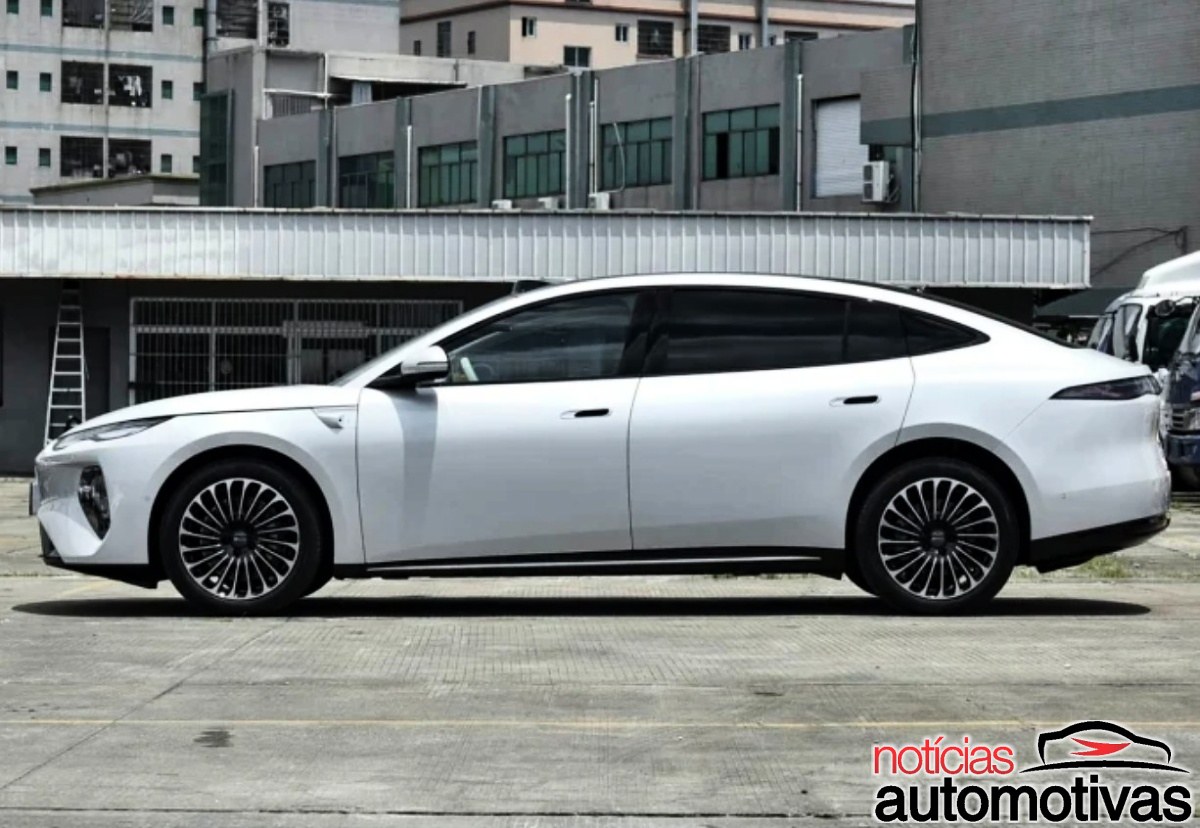 Antes da abertura das vendas, o BYD Seal 08 aparece nas lojas e revela tela de 26 polegadas e LiDAR, partindo de R$ 150 mil na China