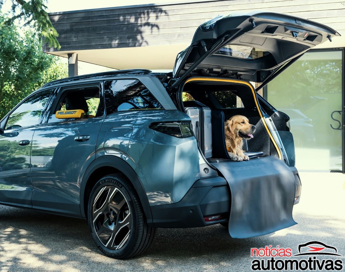 Com mais de 50% dos donos de SUVs grandes tendo cães, Peugeot testa no E-5008 o Dog Guardian Mode, que mantém a cabine confortável e permite monitoramento