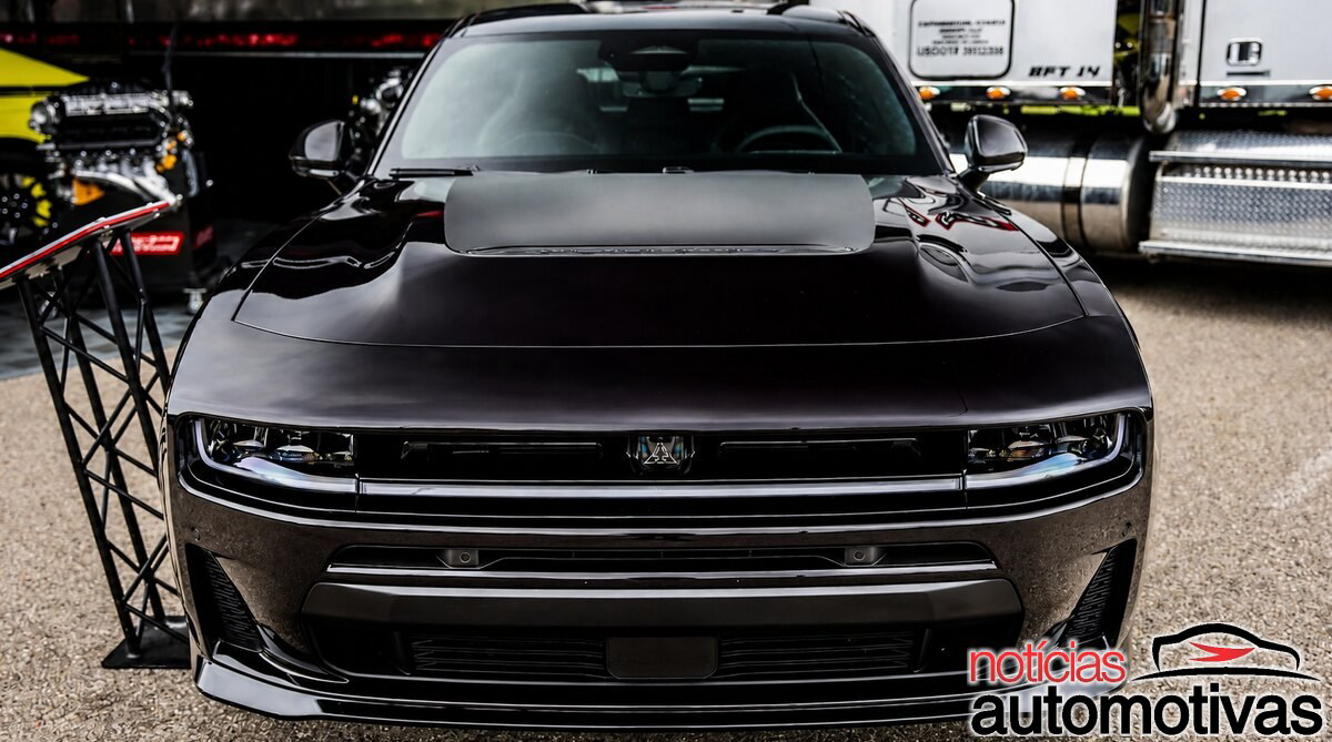 Dodge amplia a paleta do Charger 2027 com o vermelho Red Oxide, cor que chega aos pedidos nos EUA por US$ 695 em breve