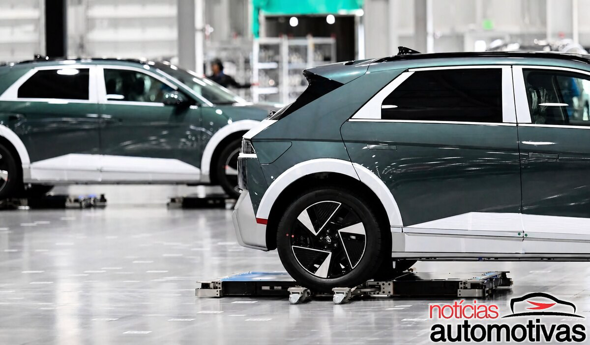 Hyundai testa robôs que estacionam carros sozinhos e podem ampliar a capacidade de garagens apertadas em até 50%