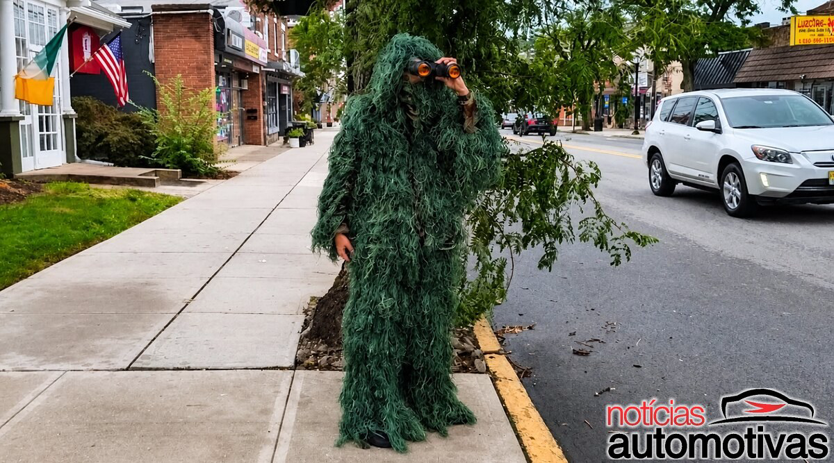 Fiscalização contra celular ao volante ganha camuflagem inusitada em Nova Jersey e registra 74 autuações em apenas seis horas