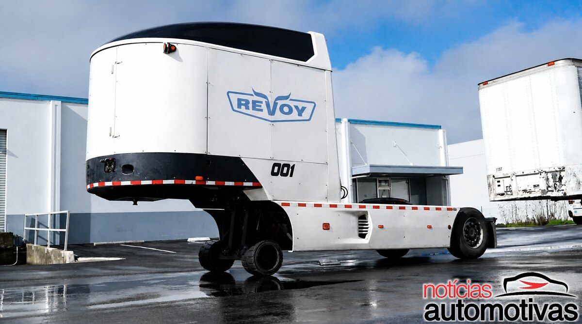 Instalado entre cavalo mecânico e carreta, sistema da Revoy preserva o caminhão a diesel e roda até 402 km só com eletricidade